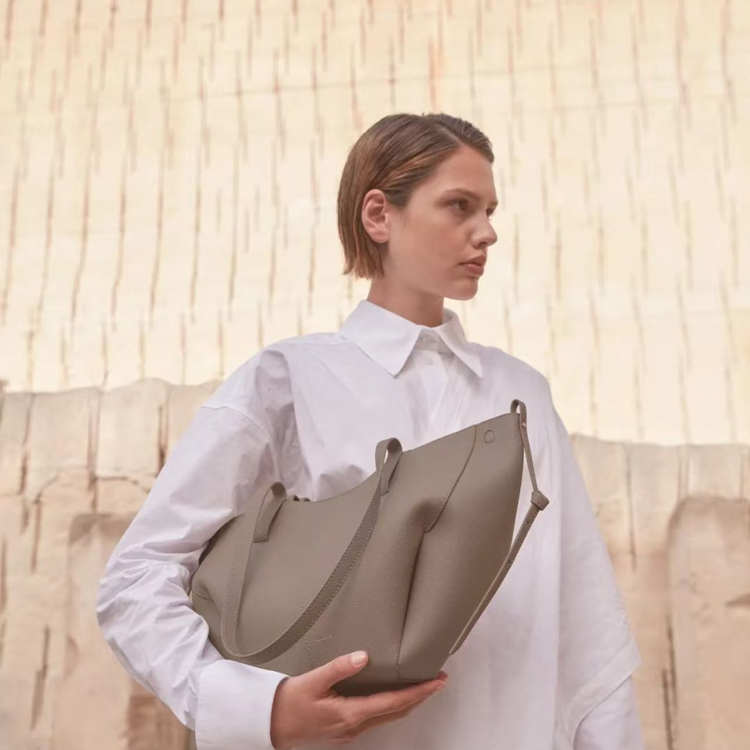 Noir Éminence Handbag