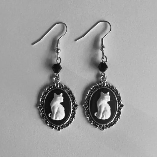 Boucles d’oreilles pendantes Vintage Chat Blanc – Bijou cadre argenté pour femme