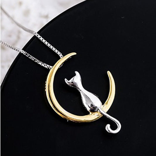 Collier élégant avec croissant de lune et chat
