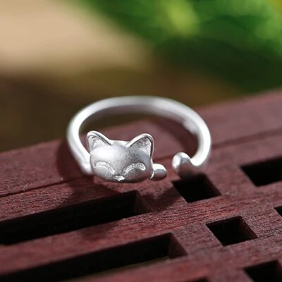 Bague vintage en argent avec petit chat